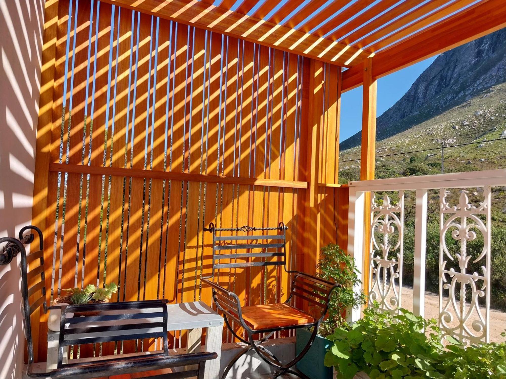 The Trailhouse Hotel Betty's Bay Eksteriør billede