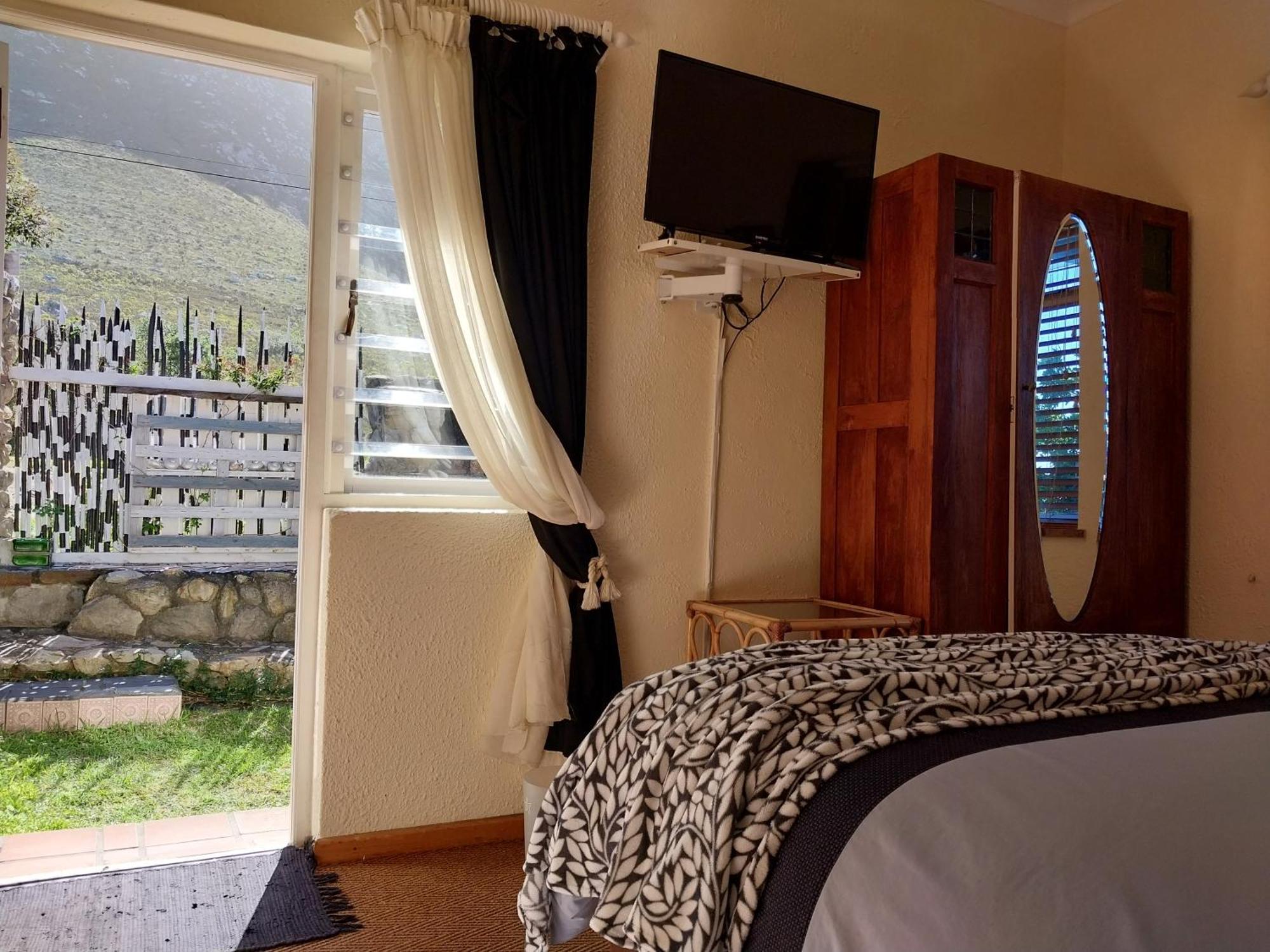 The Trailhouse Hotel Betty's Bay Eksteriør billede