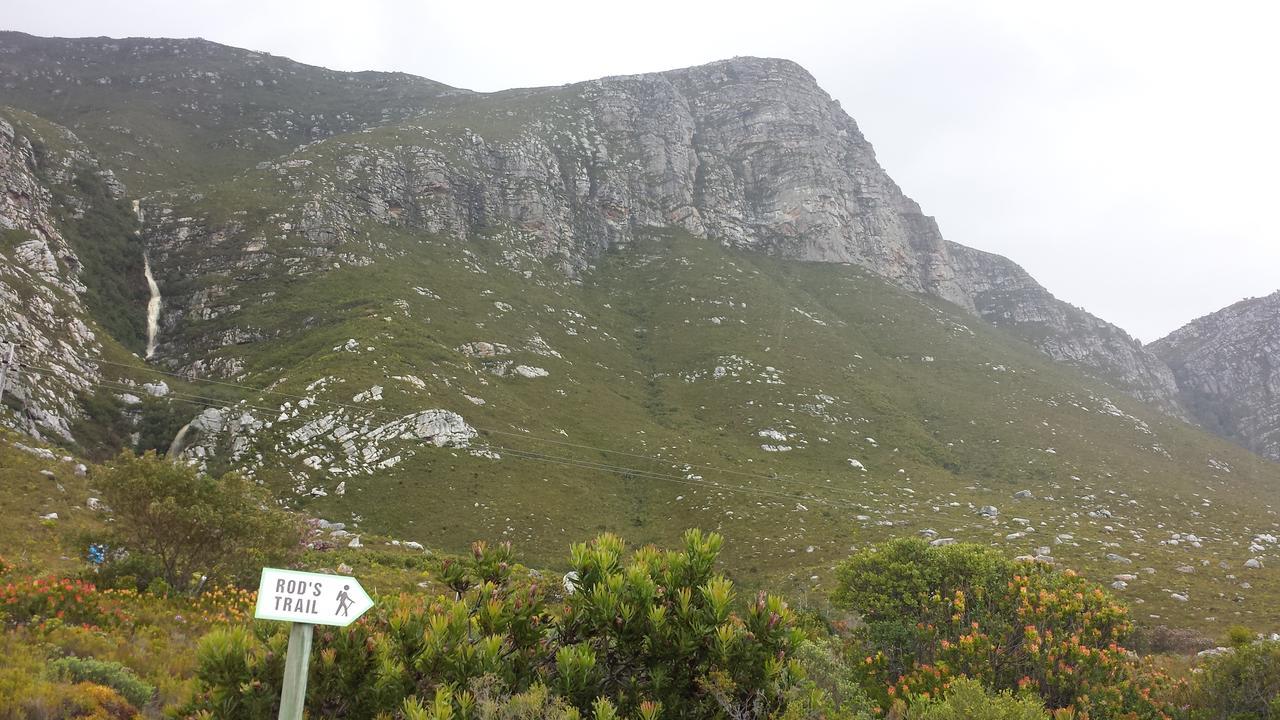 The Trailhouse Hotel Betty's Bay Eksteriør billede